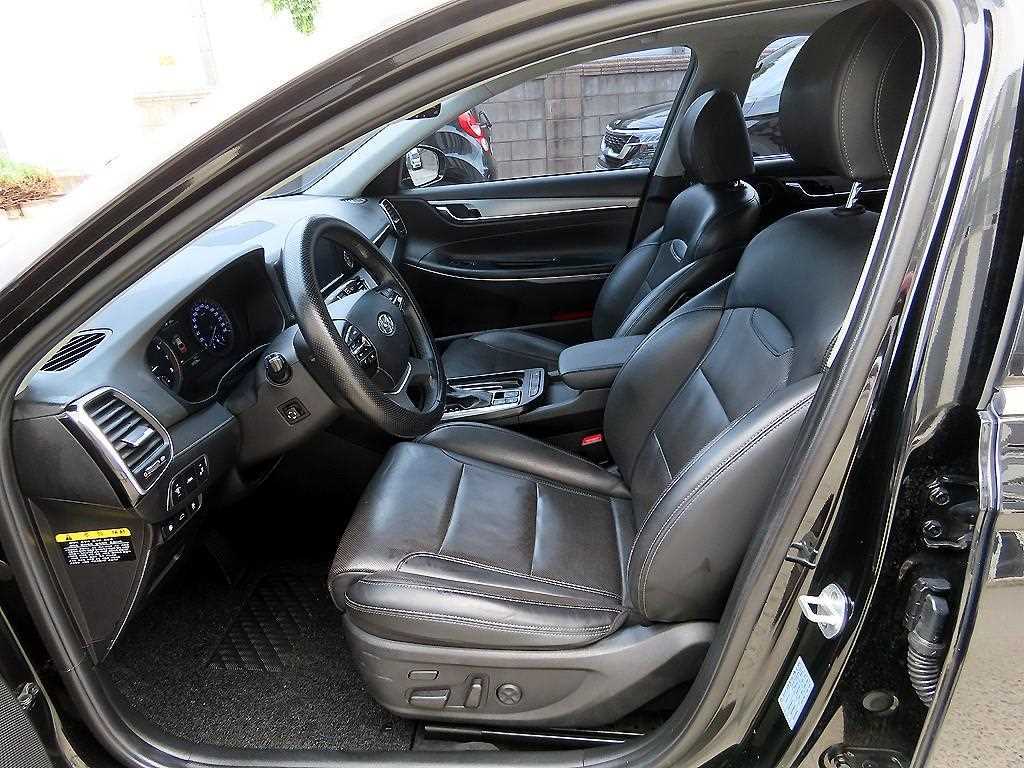 HYUNDAI Grandeur - Vista 5