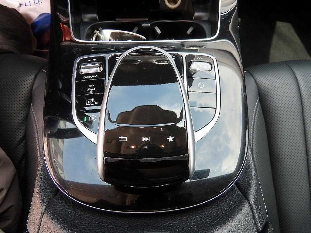 Mercedes Benz E class - Vista 12