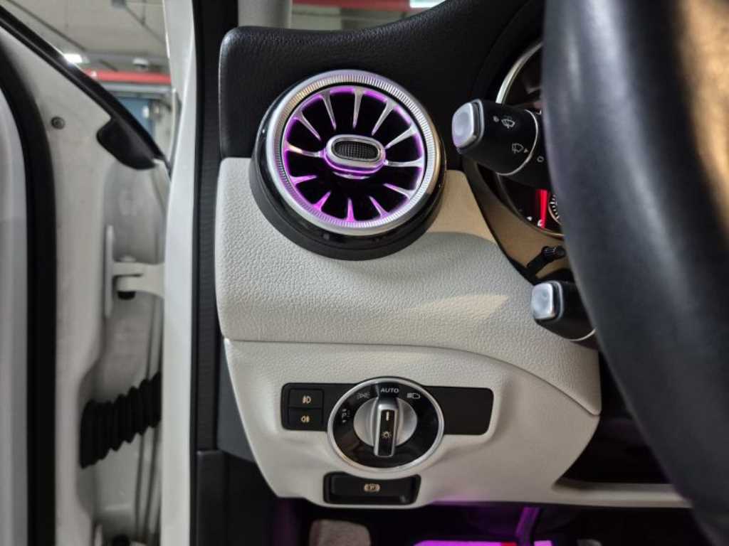 Mercedes Benz GLA Class - Vista 9