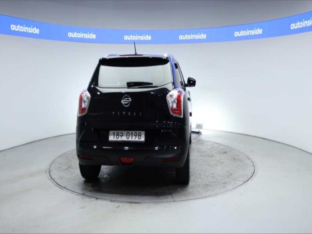 Ssangyong Tivoli - Vista 4