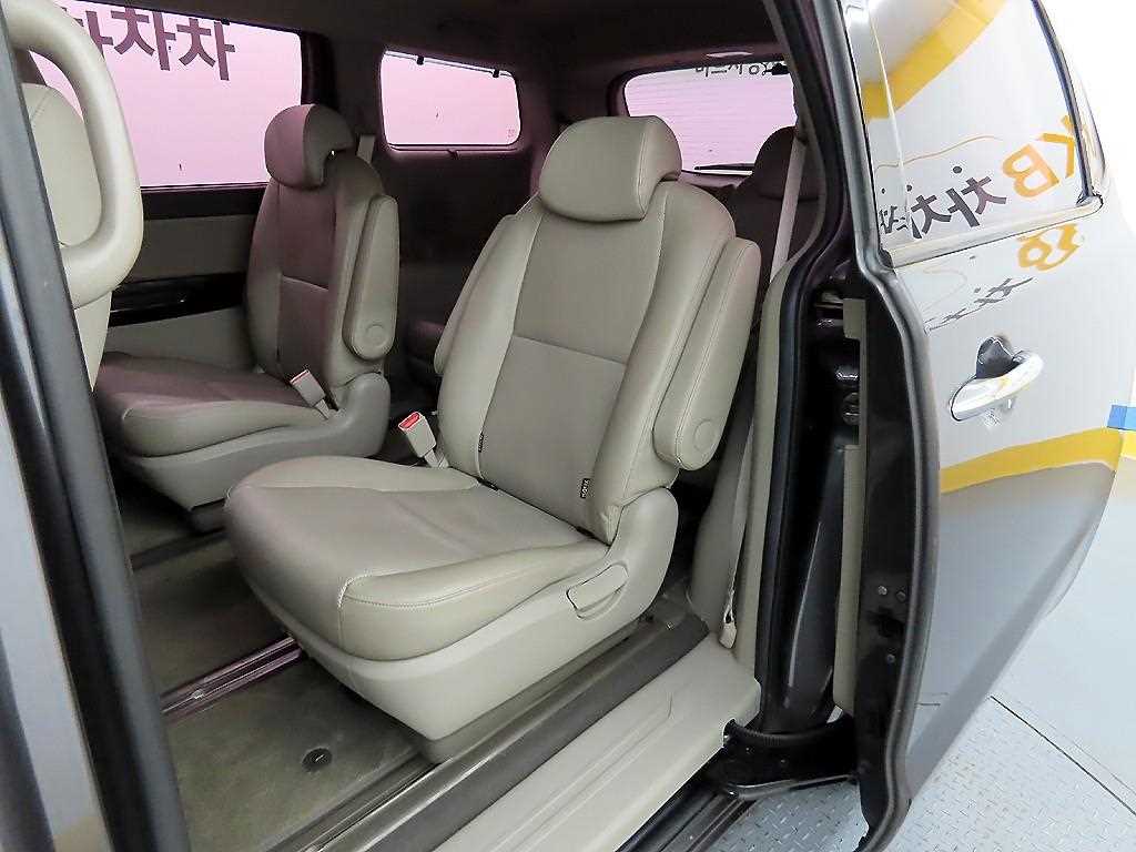 KIA Carnival - Vista 6