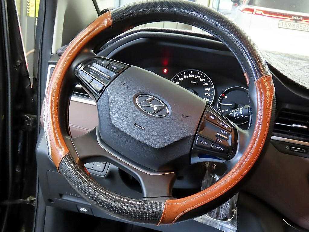 HYUNDAI Starex - Vista 8