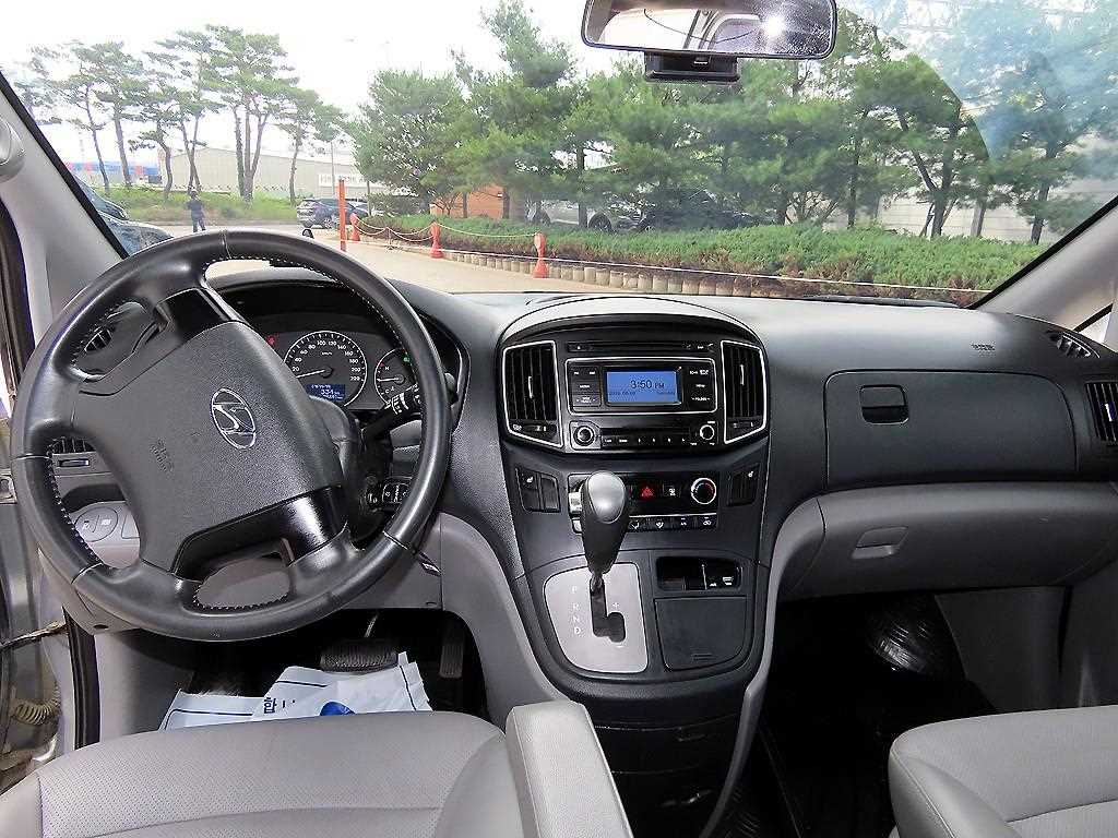 HYUNDAI Starex - Vista 7