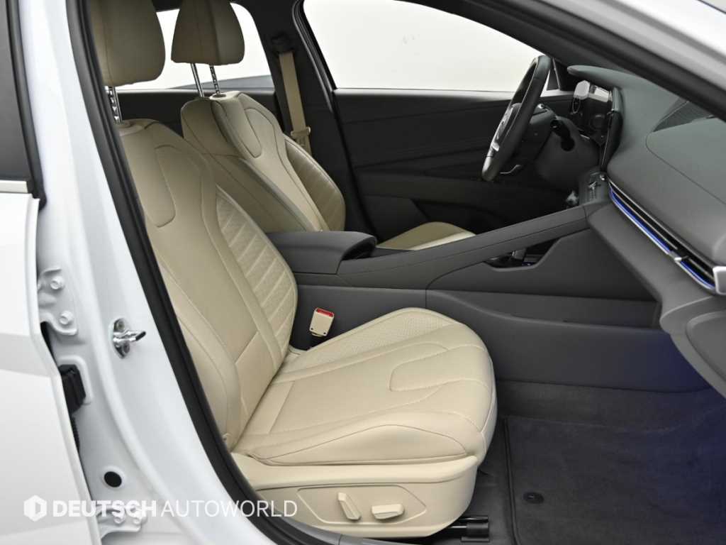 HYUNDAI Avante - Vista 10