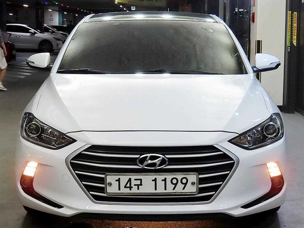 HYUNDAI Avante - Vista 2