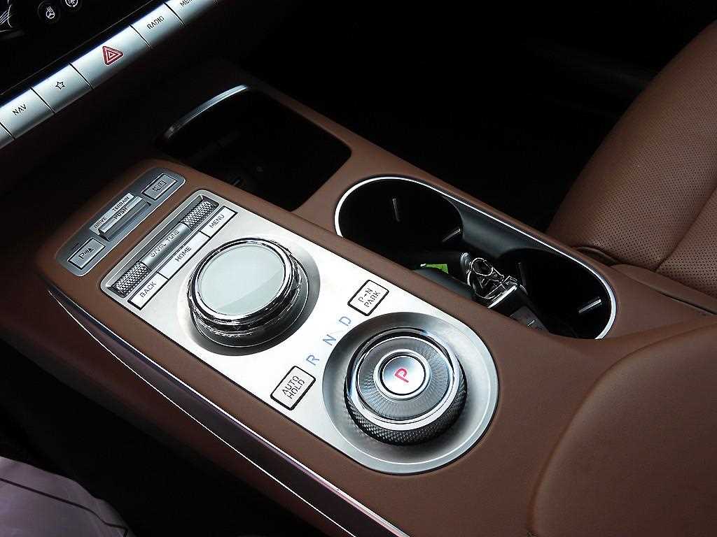 Genesis GV70 - Vista 11