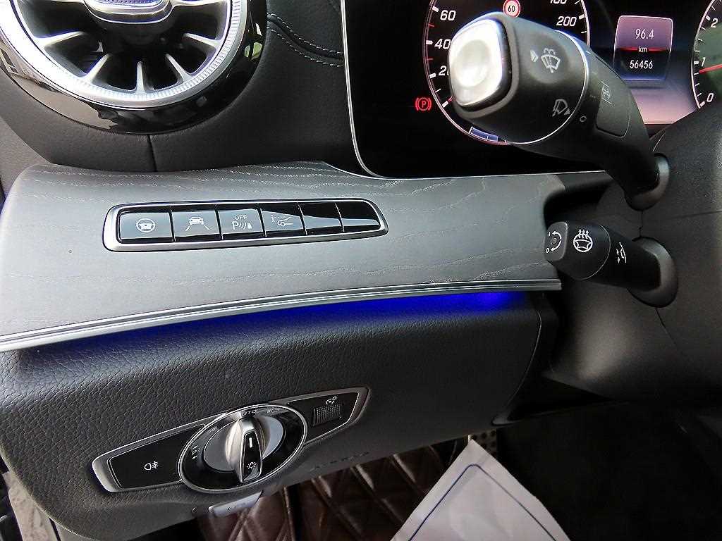 Mercedes Benz CLS Class - Vista 12