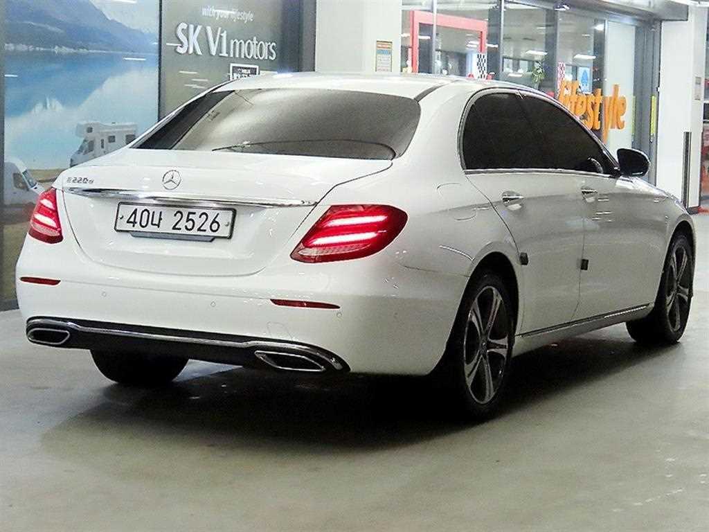 Mercedes Benz E class - Vista 4