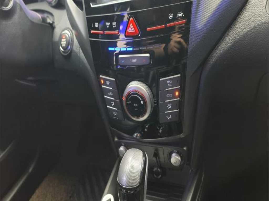 Ssangyong Tivoli - Vista 10