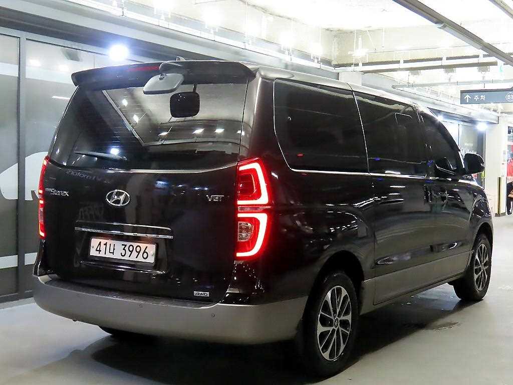 HYUNDAI Starex - Vista 4