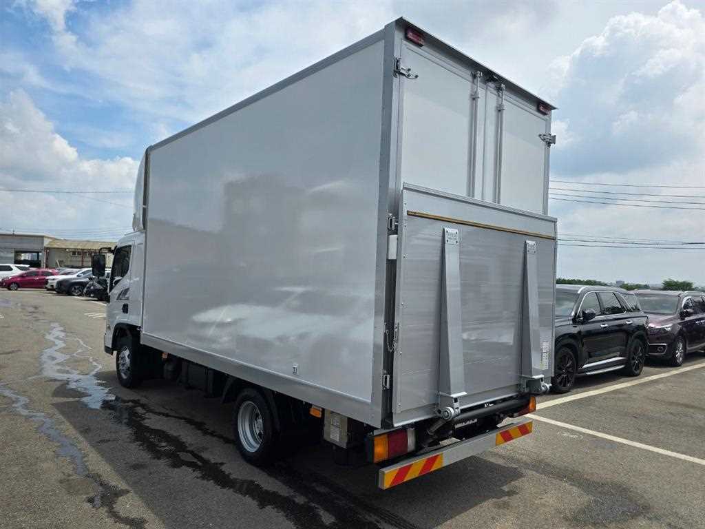 medium and large cargo truck - Vista 6