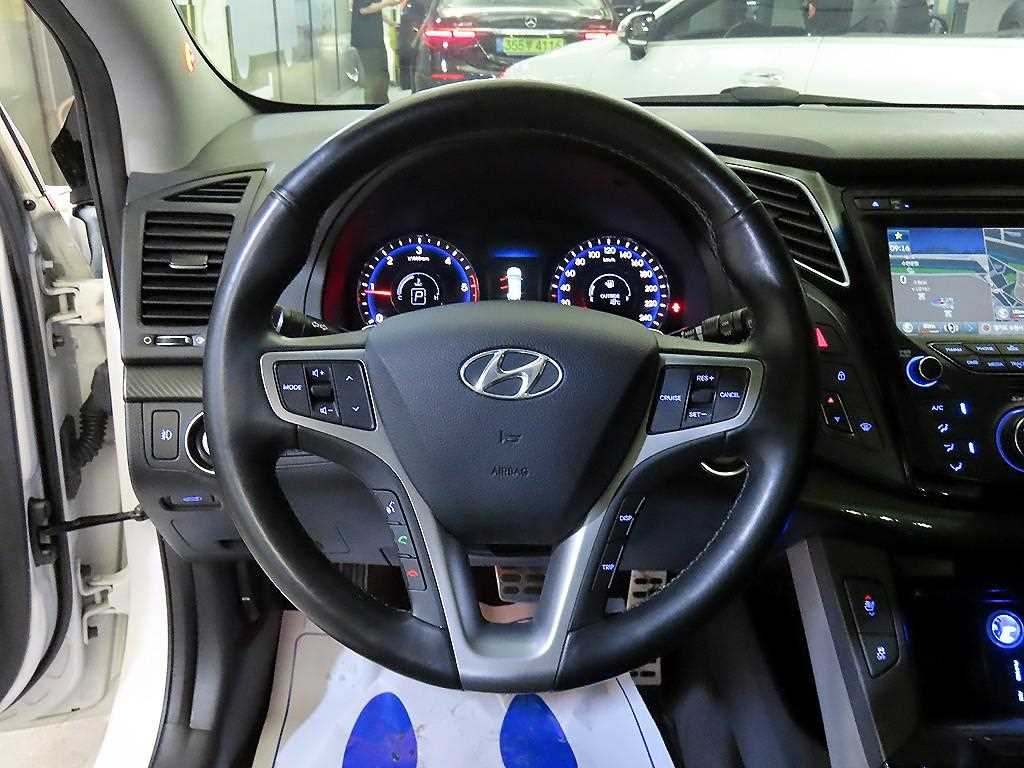 HYUNDAI i40 - Vista 8