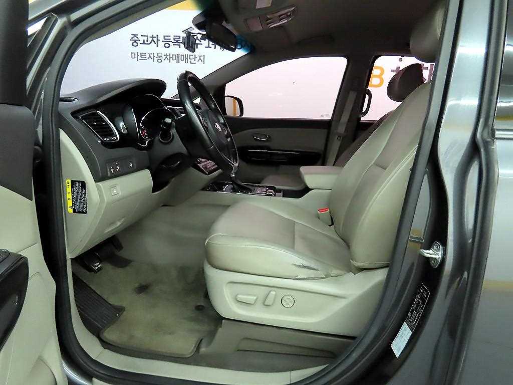 KIA Carnival - Vista 5