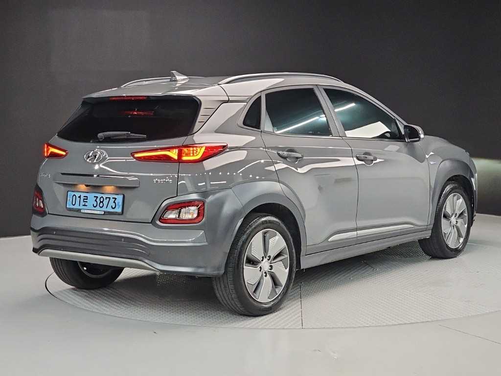 HYUNDAI Kona - Vista 4