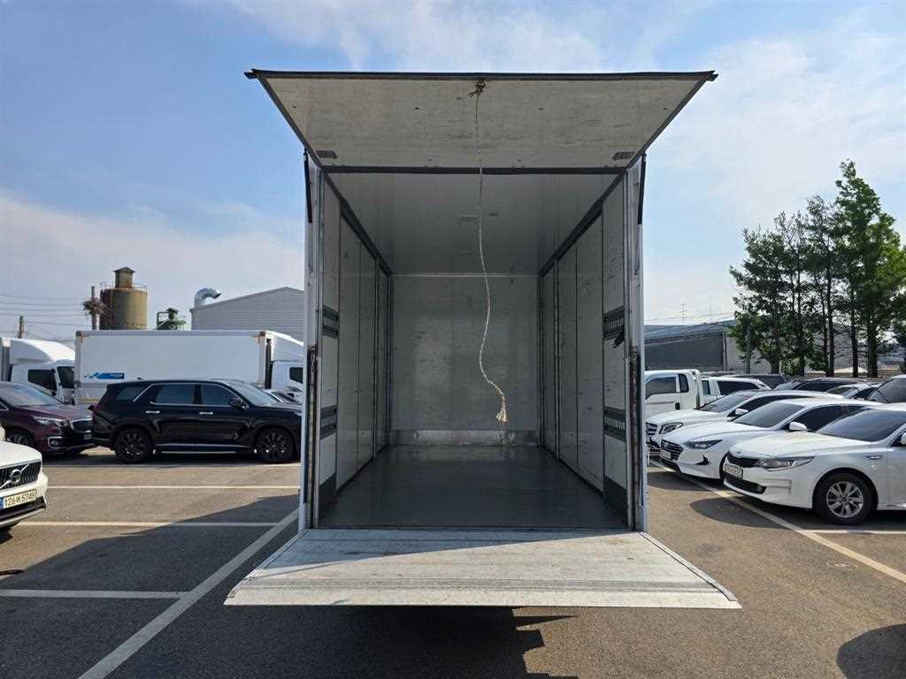 medium and large cargo truck - Vista 8