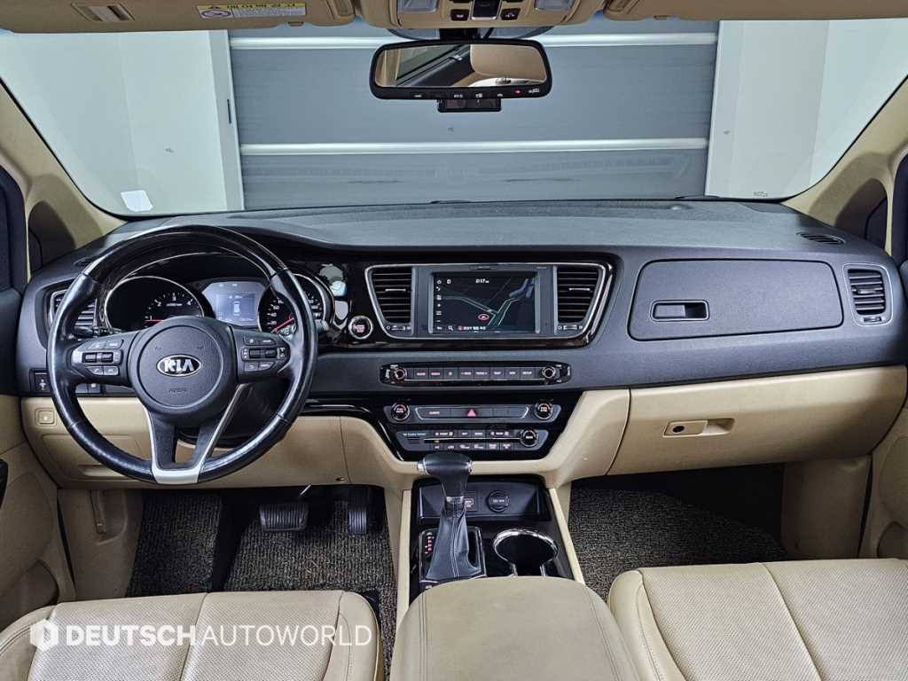 KIA Carnival - Vista 7