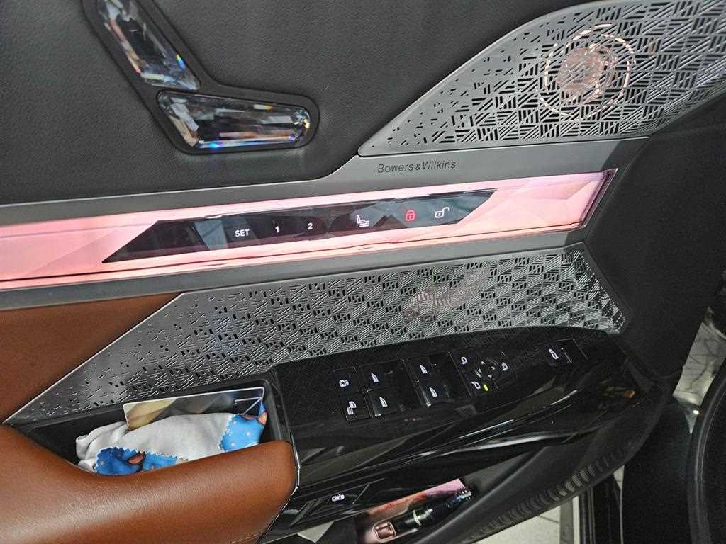BMW i7 - Vista 8