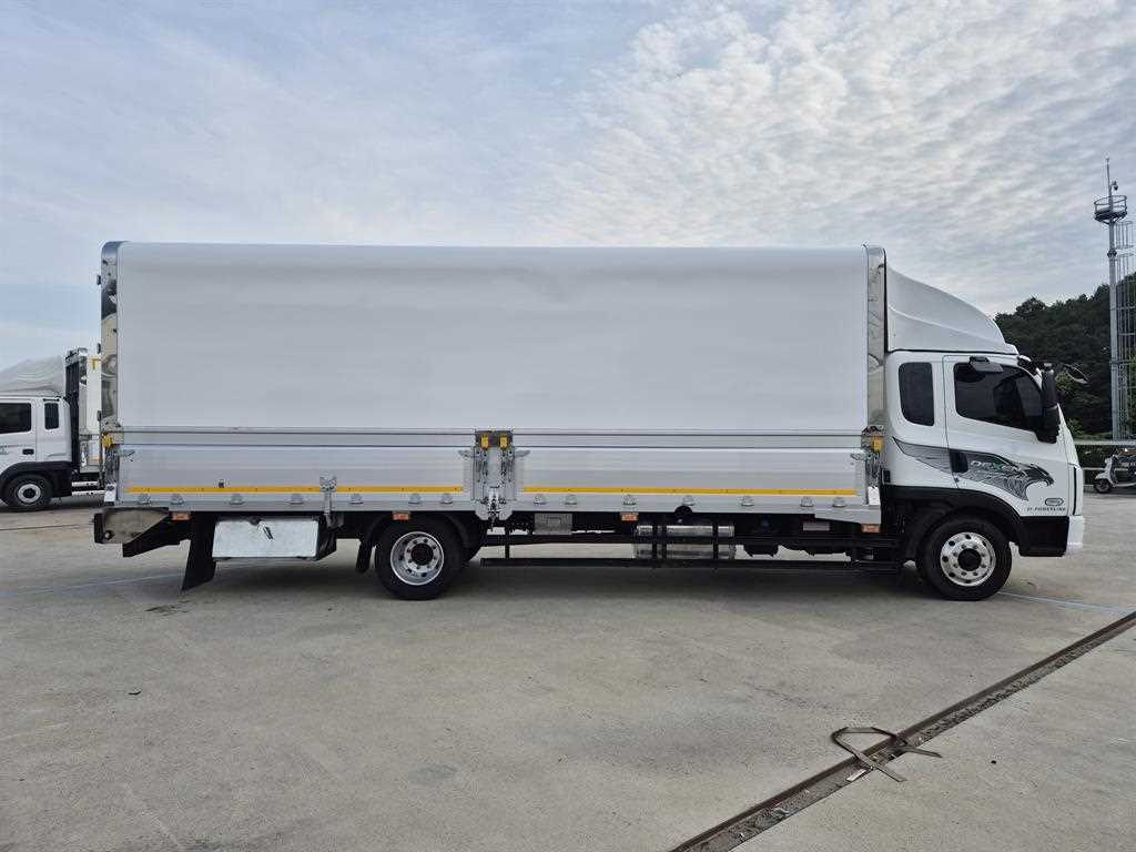 medium and large cargo truck - Vista 8
