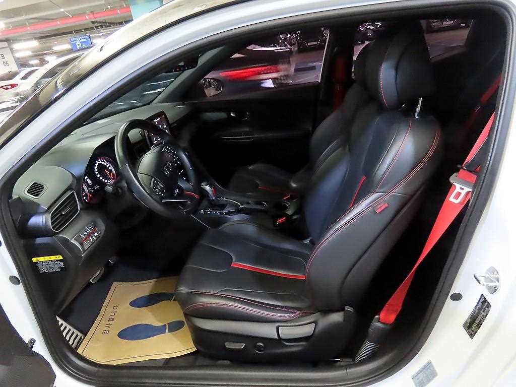 HYUNDAI Veloster - Vista 6