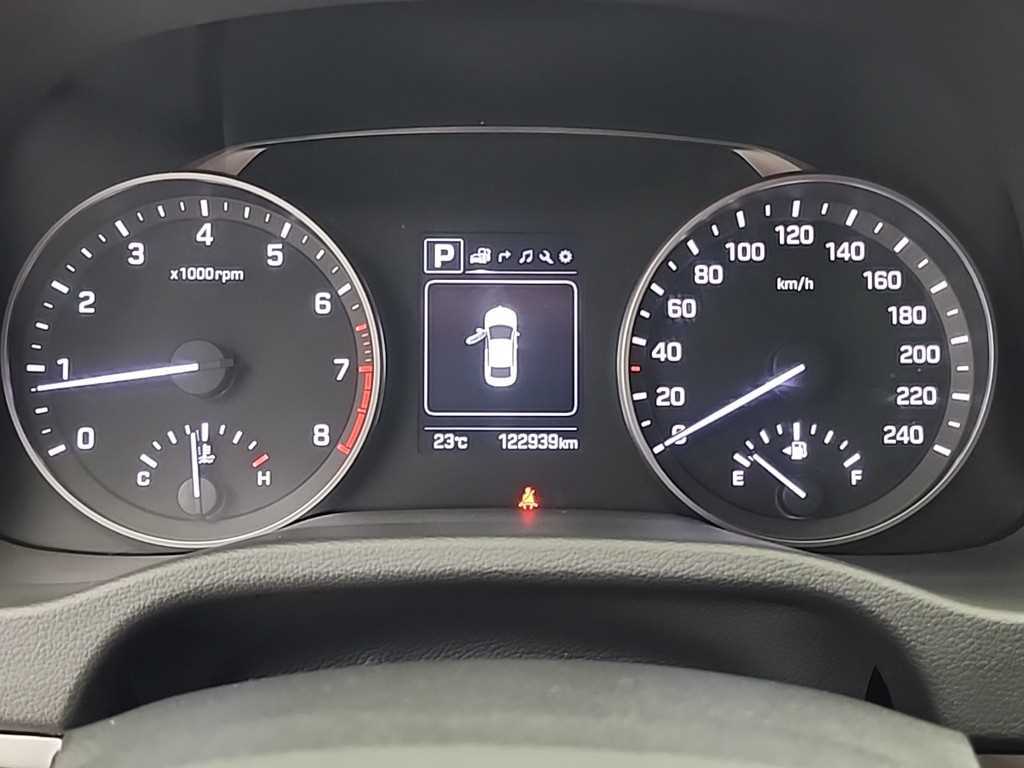 HYUNDAI Avante - Vista 6