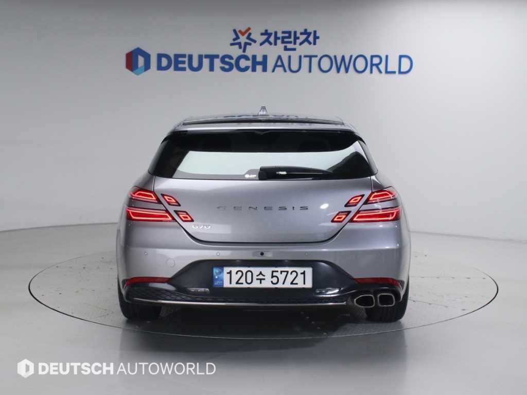 Genesis G70 - Vista 4