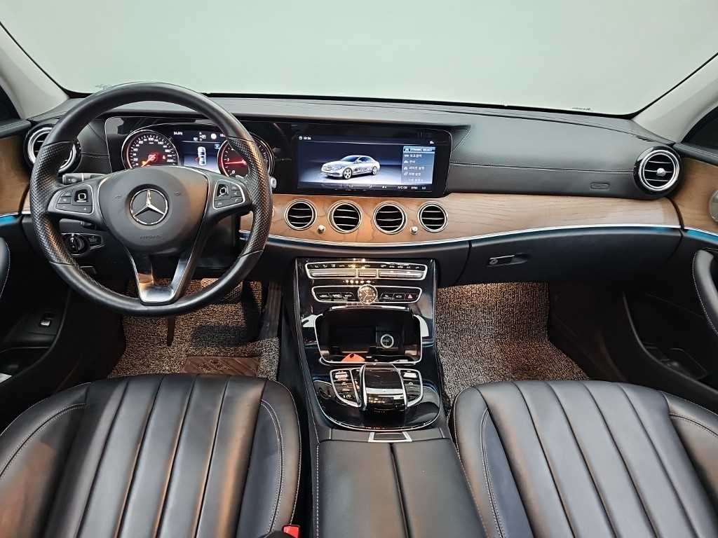 Mercedes Benz E class - Vista 7