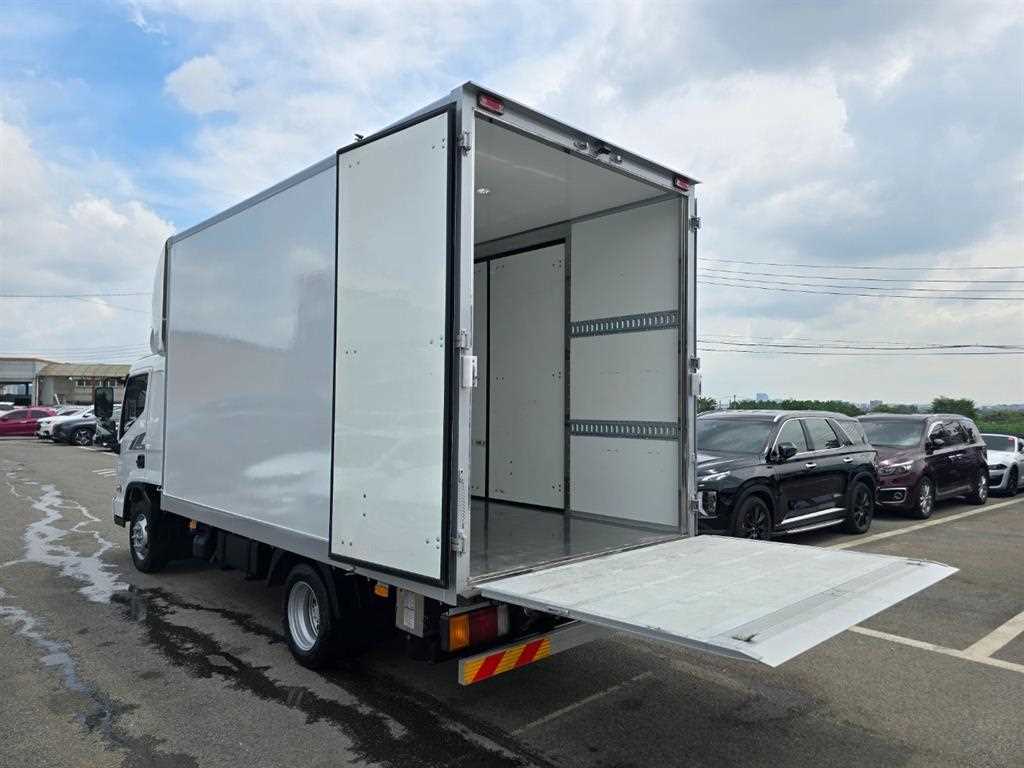 medium and large cargo truck - Vista 7