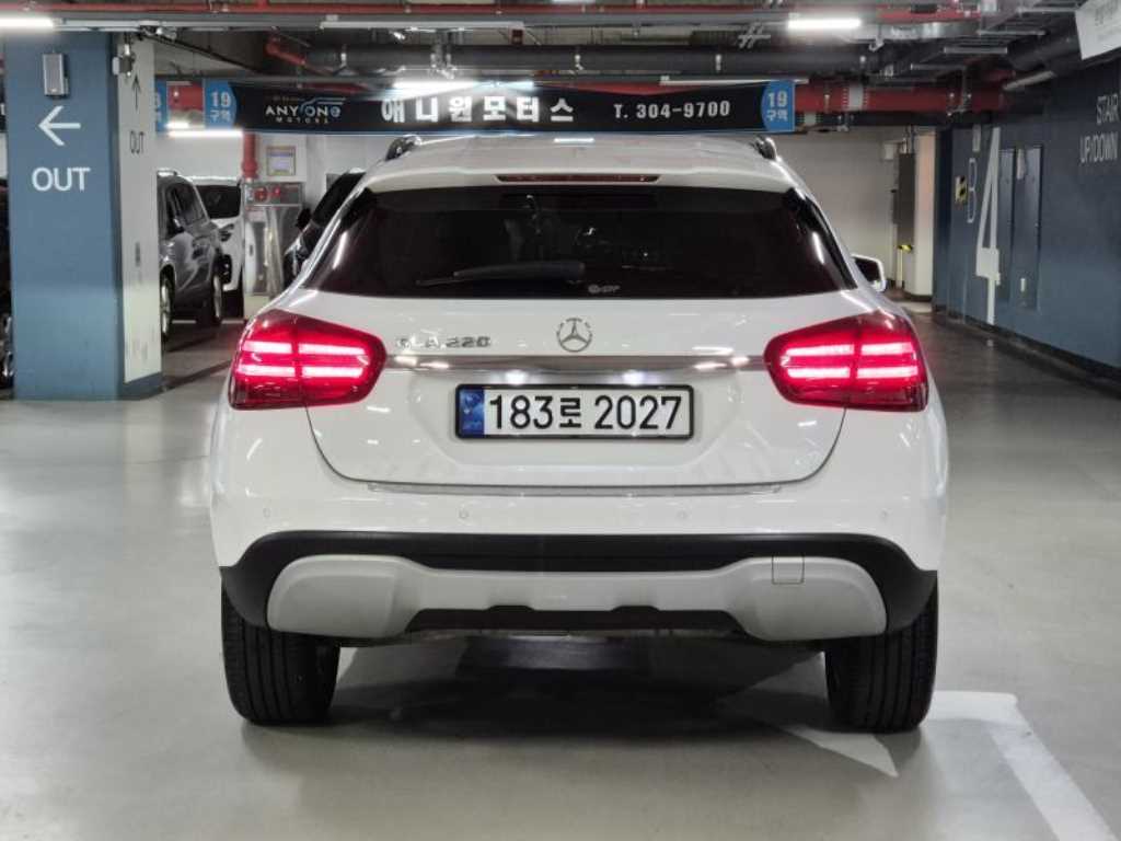 Mercedes Benz GLA Class - Vista 4