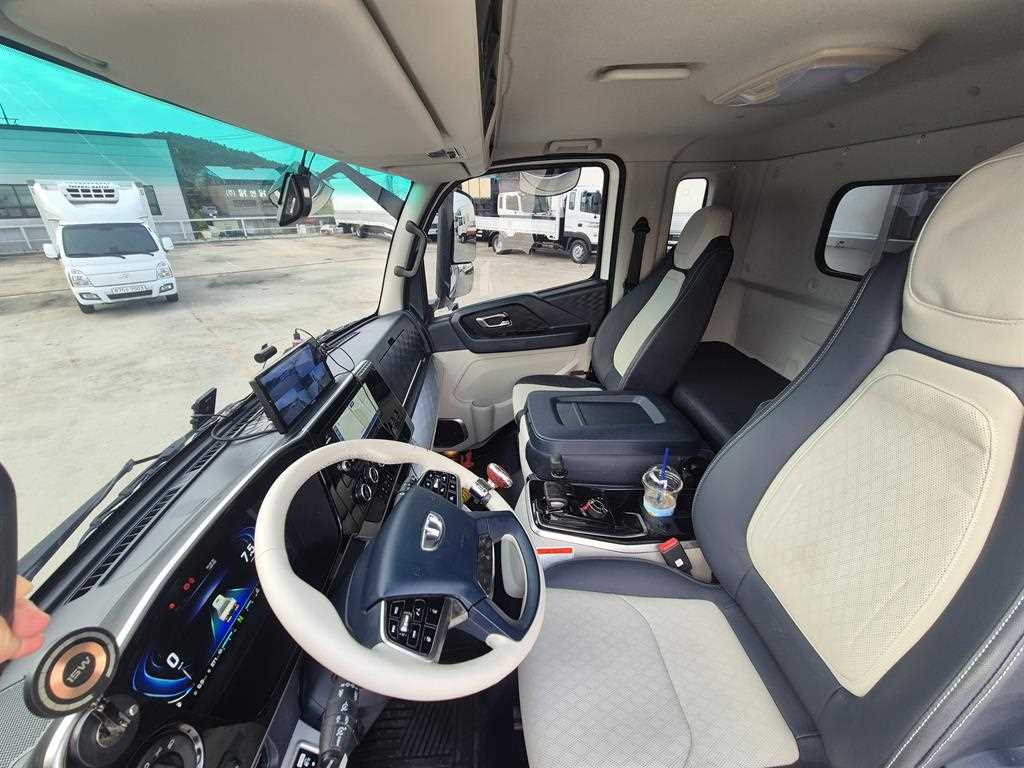 medium and large cargo truck - Vista 12