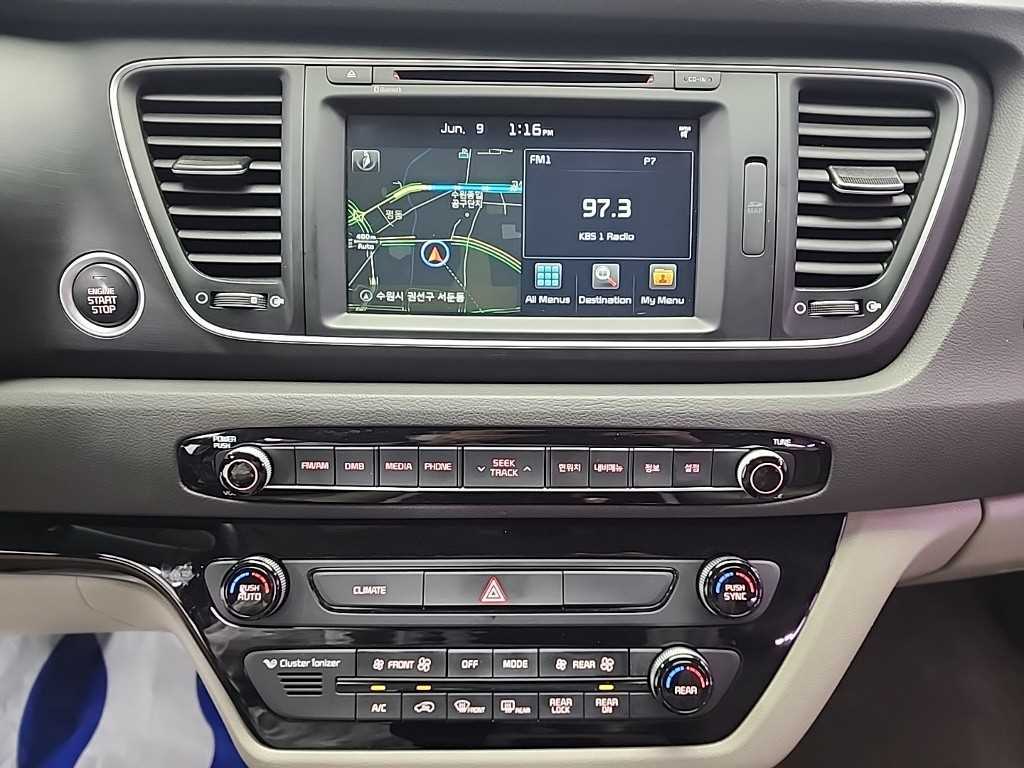 KIA Carnival - Vista 10