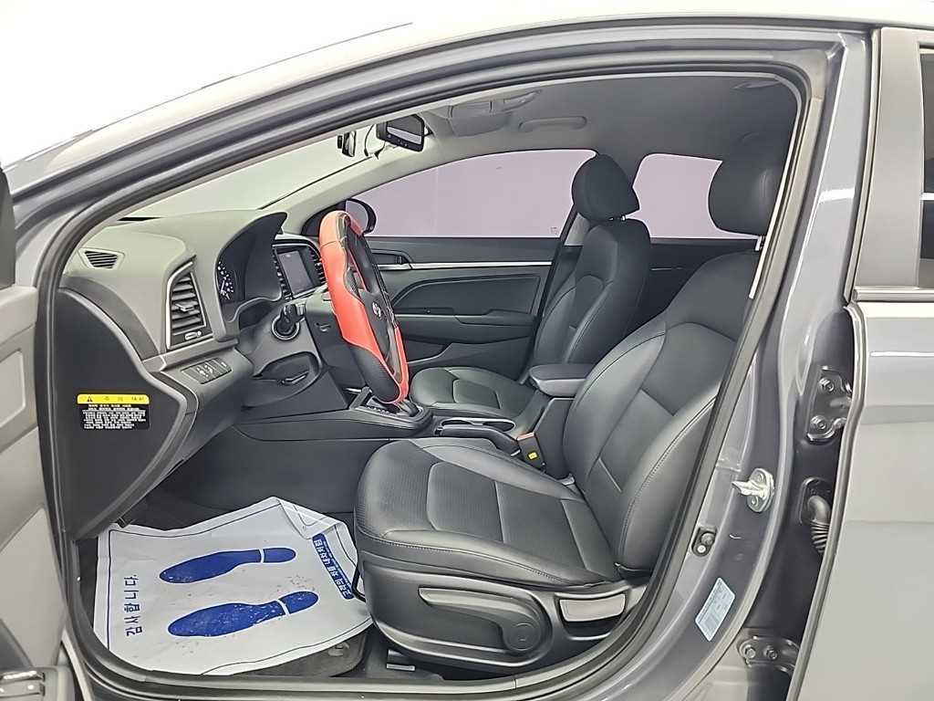 HYUNDAI Avante - Vista 11