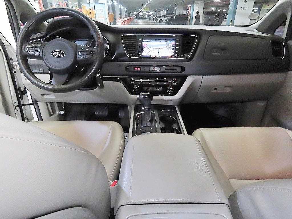 KIA Carnival - Vista 10