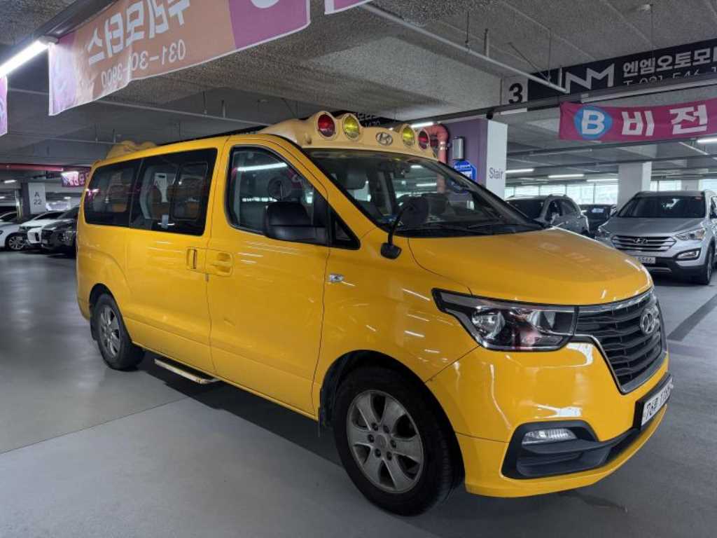 HYUNDAI Starex - Vista 2