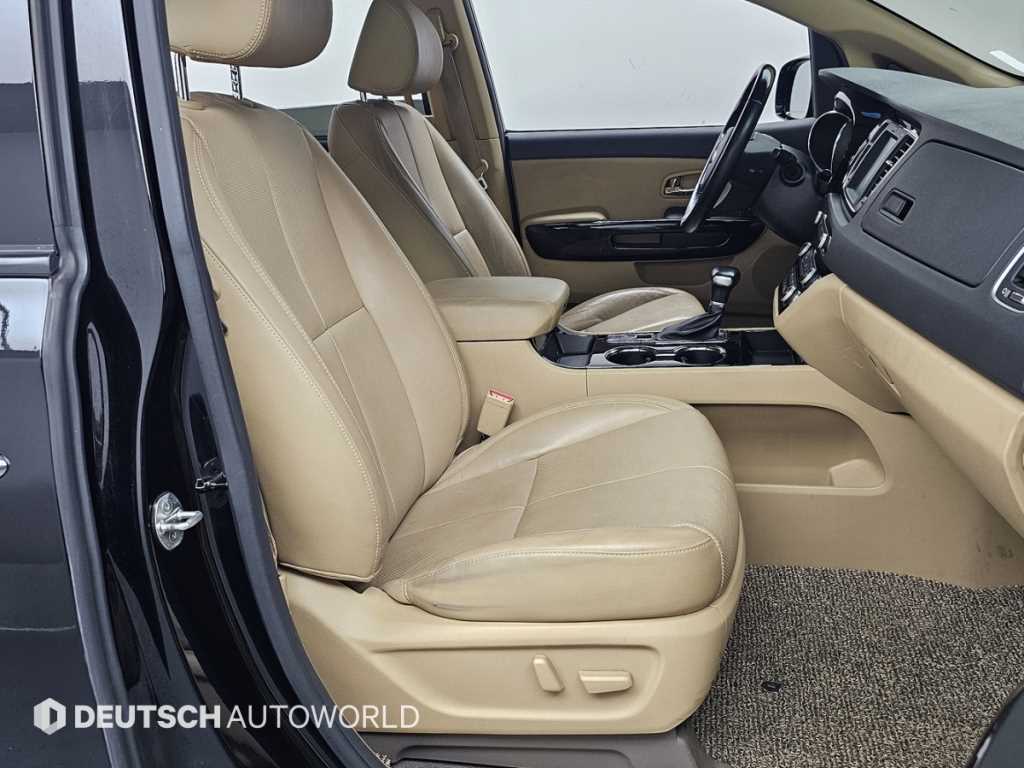 KIA Carnival - Vista 10