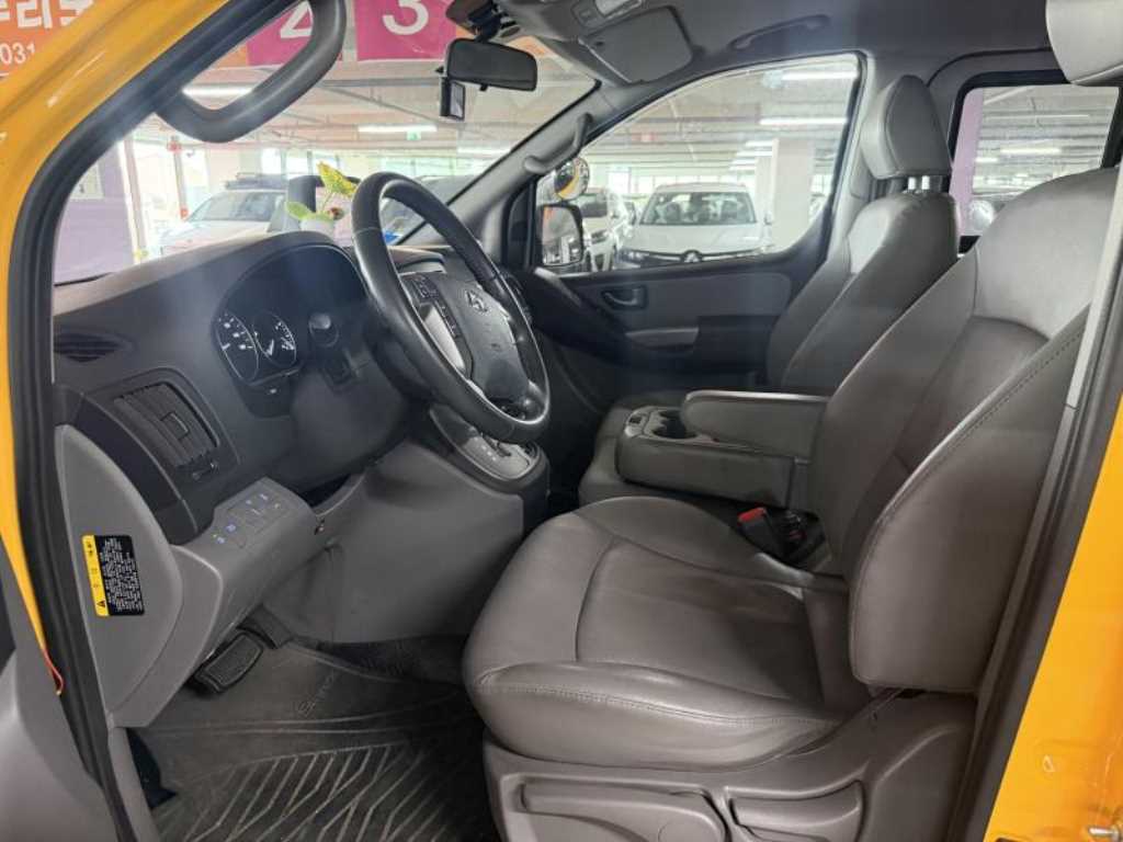 HYUNDAI Starex - Vista 7