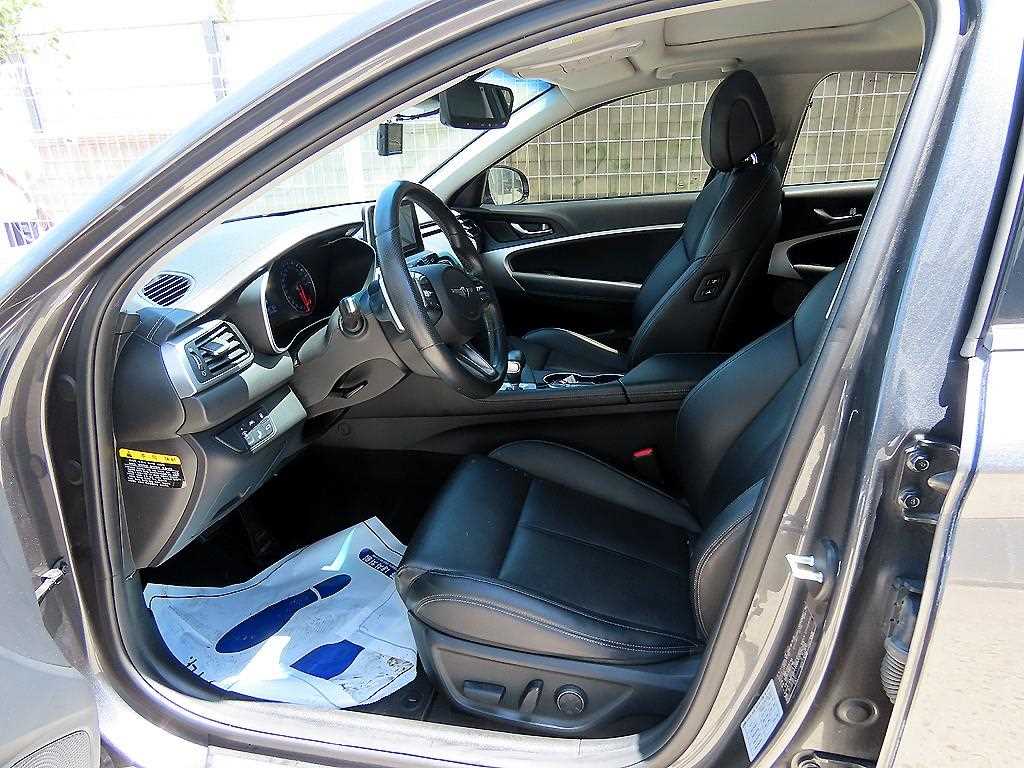 Genesis G70 - Vista 5