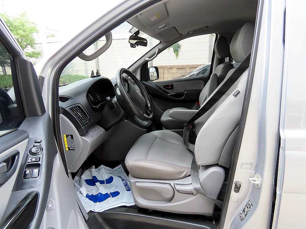 HYUNDAI Starex - Vista 5