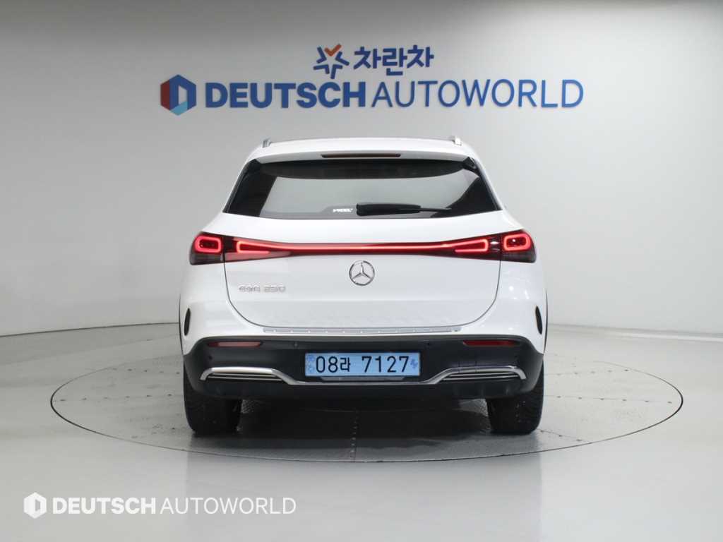 Mercedes Benz EQA - Vista 4