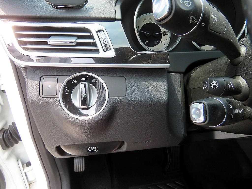 Mercedes Benz E class - Vista 12