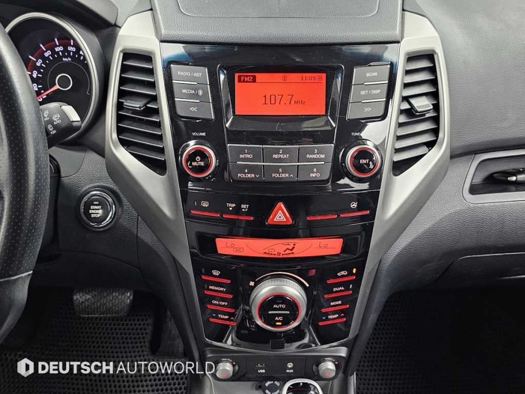 Ssangyong Tivoli 2015 Blanco - Importación desde Corea - HF Imports Iquique - Foto 14