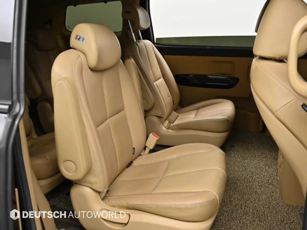KIA Carnival - Vista 12