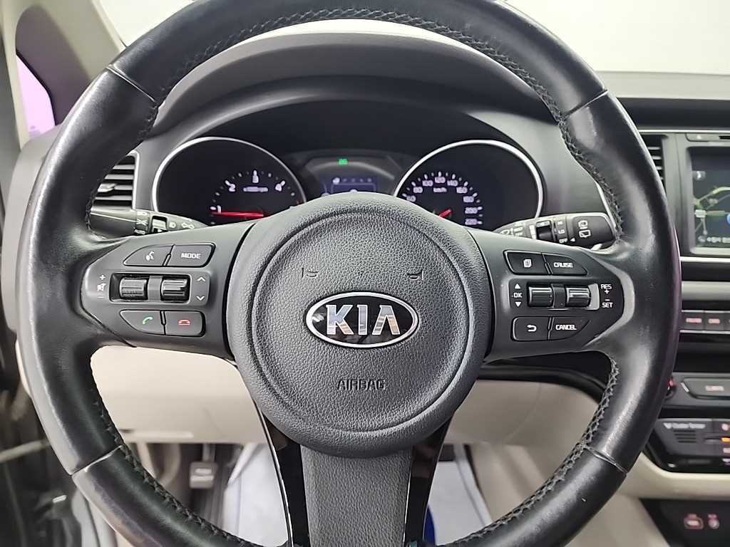 KIA Carnival - Vista 9