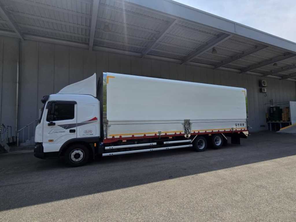 medium and large cargo truck - Vista 2