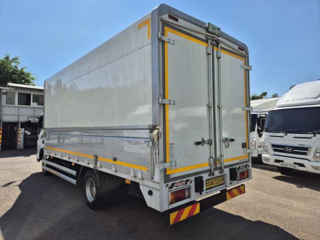 medium and large cargo truck - Vista 4
