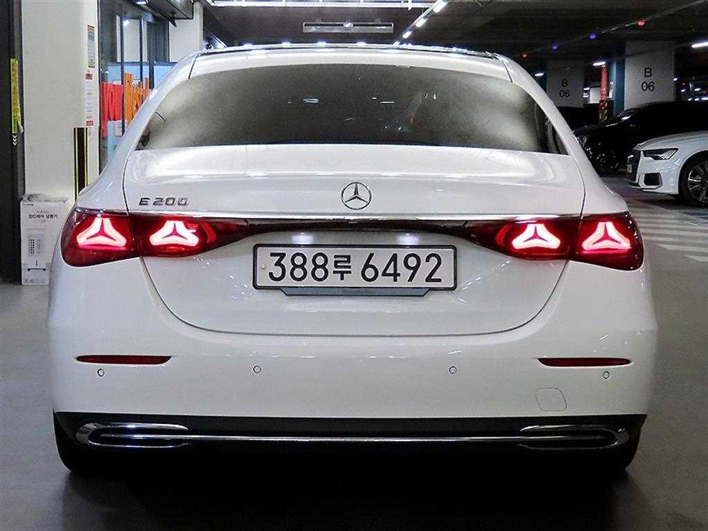 Mercedes Benz E class - Vista 5