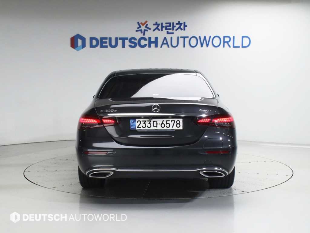 Mercedes Benz E class - Vista 4