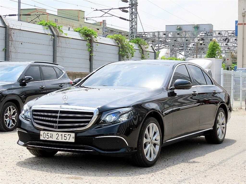 Mercedes Benz E class - Vista 2
