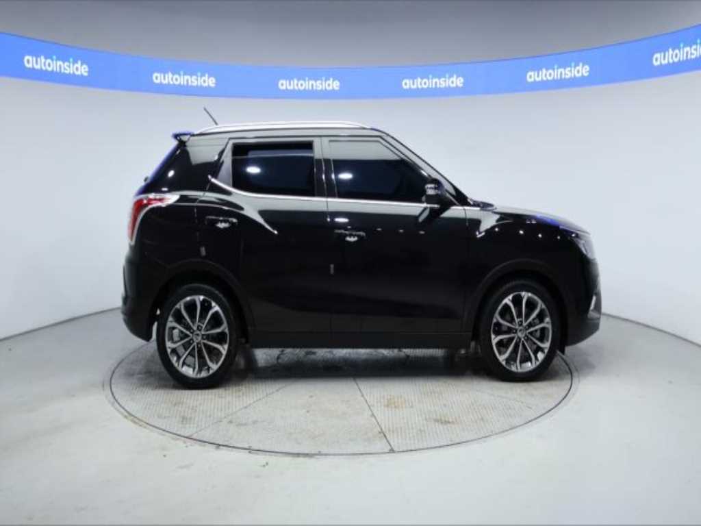 Ssangyong Tivoli - Vista 3