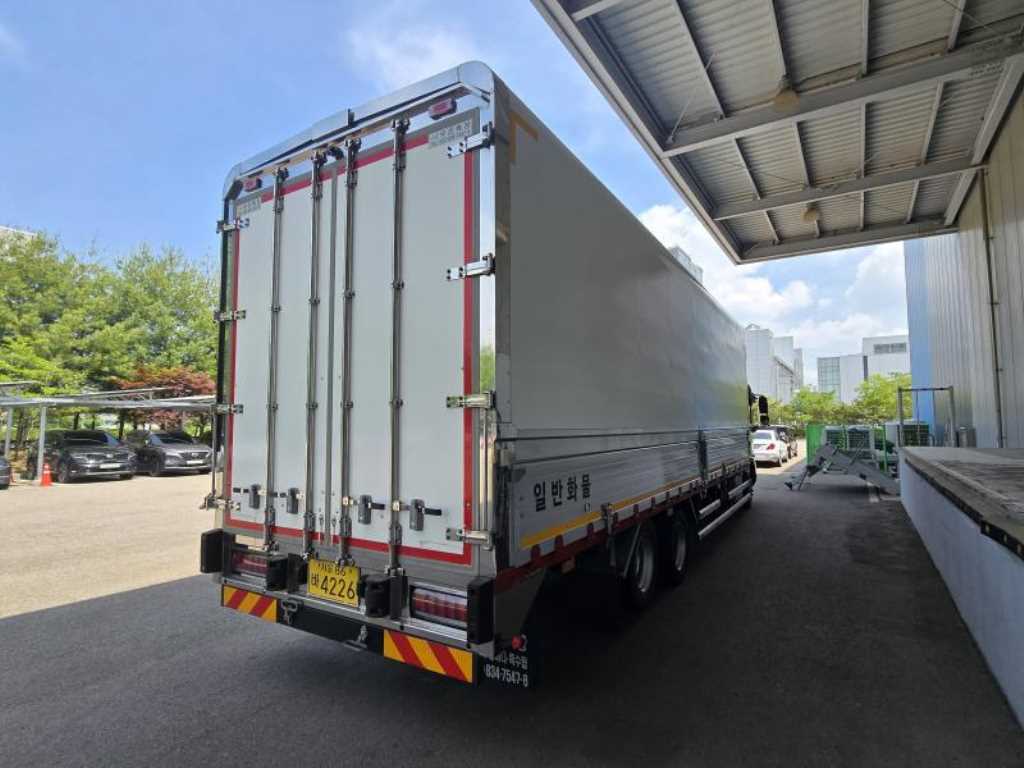 medium and large cargo truck - Vista 4