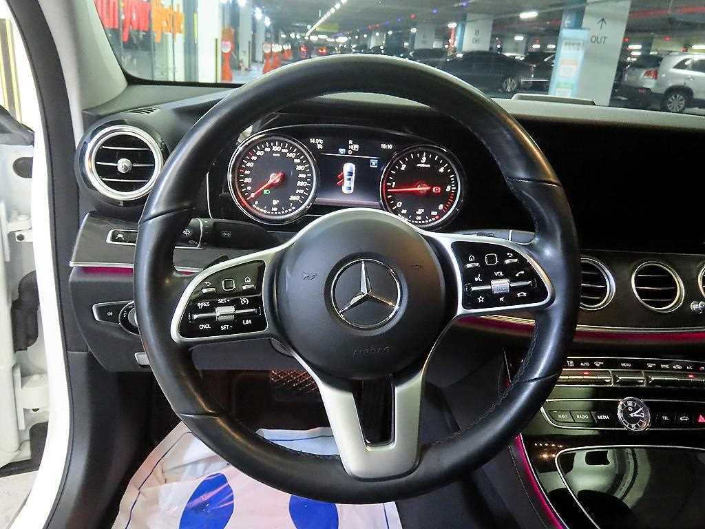 Mercedes Benz E class - Vista 8
